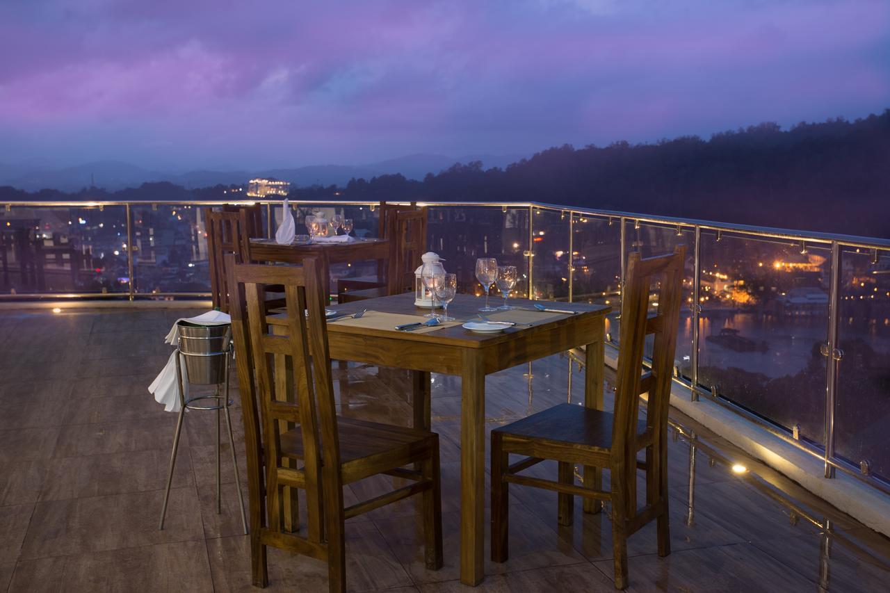 Sandriana Lake View Hotel Kandy Exteriör bild