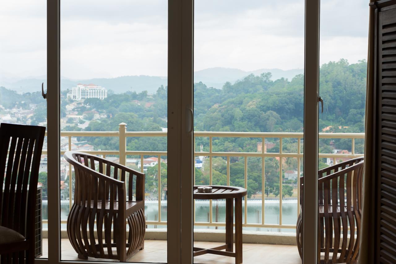 Sandriana Lake View Hotel Kandy Exteriör bild