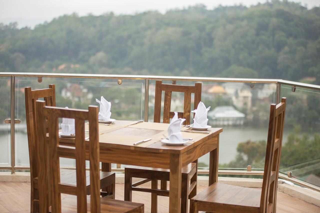 Sandriana Lake View Hotel Kandy Exteriör bild