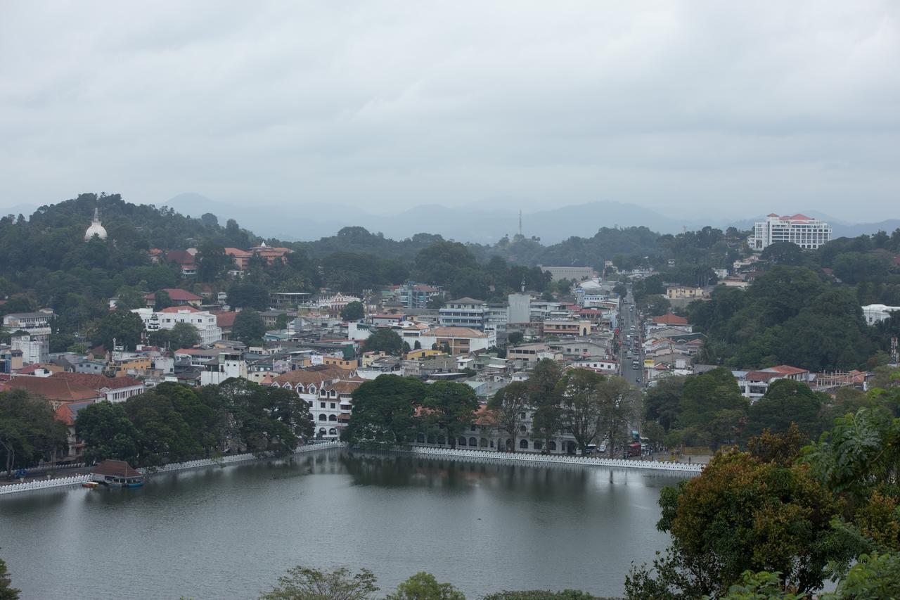 Sandriana Lake View Hotel Kandy Exteriör bild