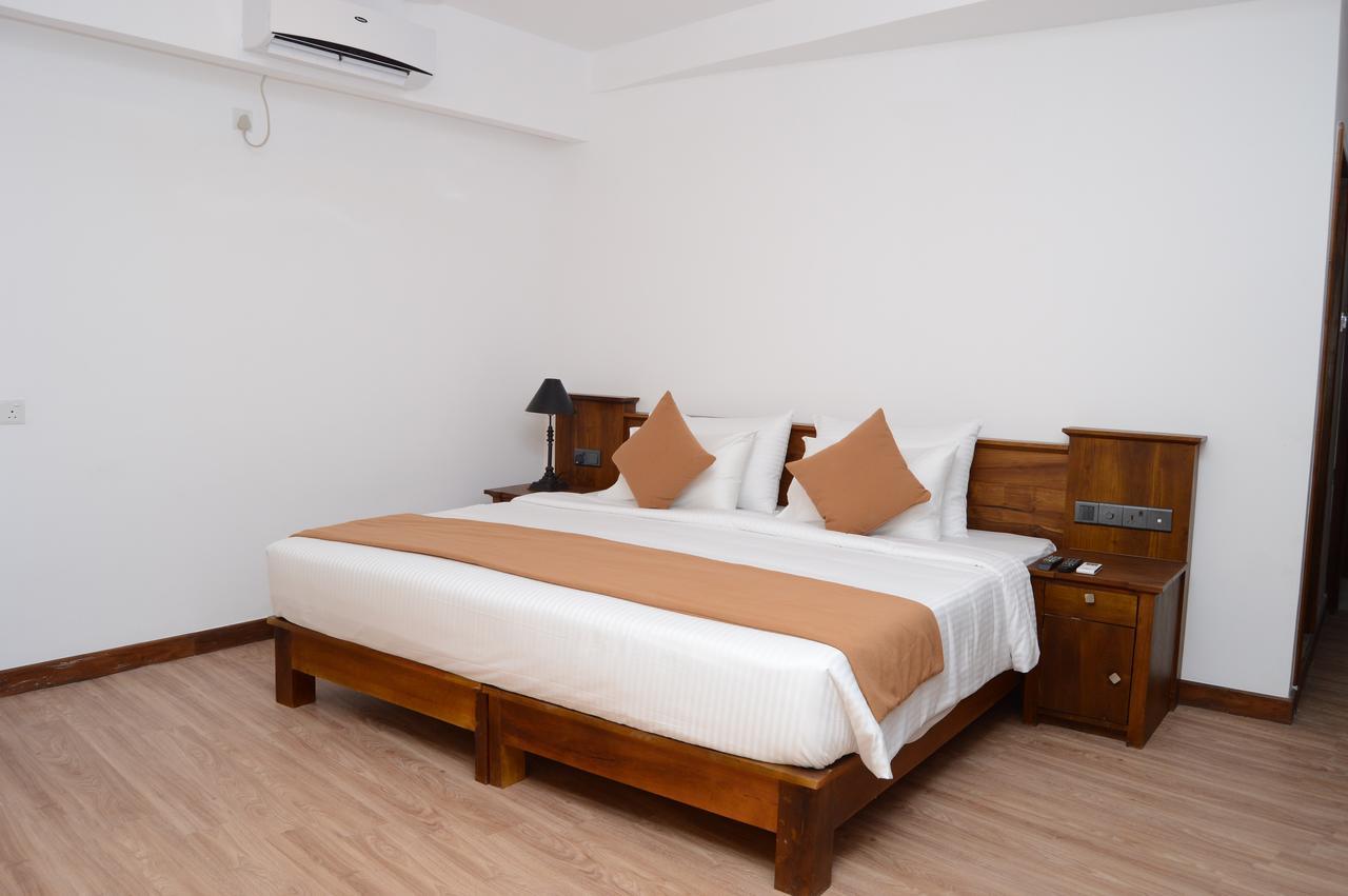 Sandriana Lake View Hotel Kandy Exteriör bild