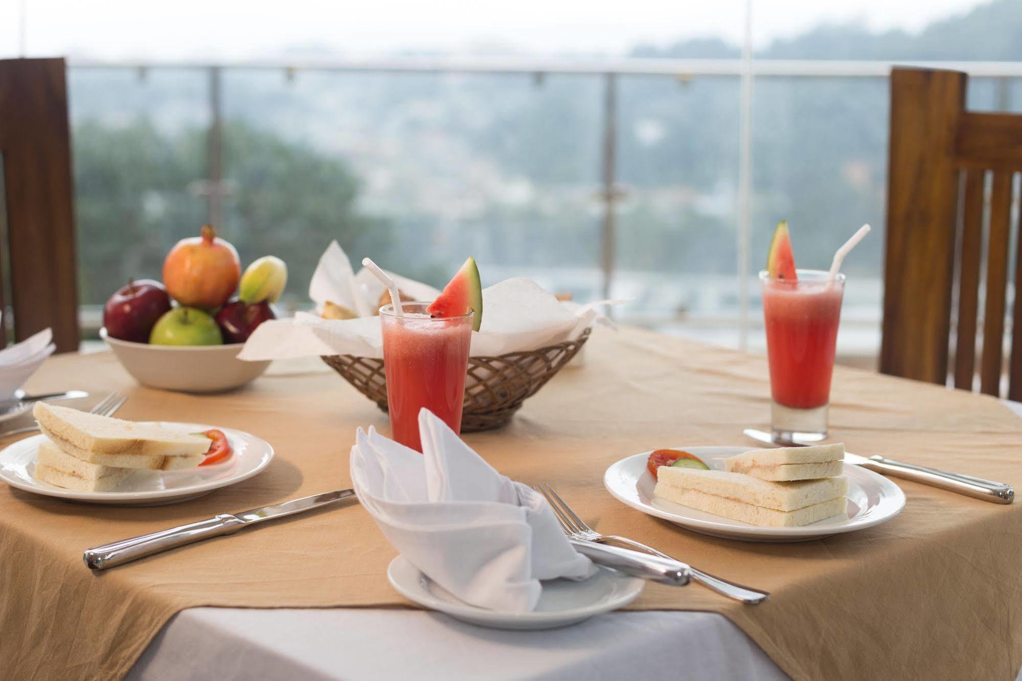 Sandriana Lake View Hotel Kandy Exteriör bild