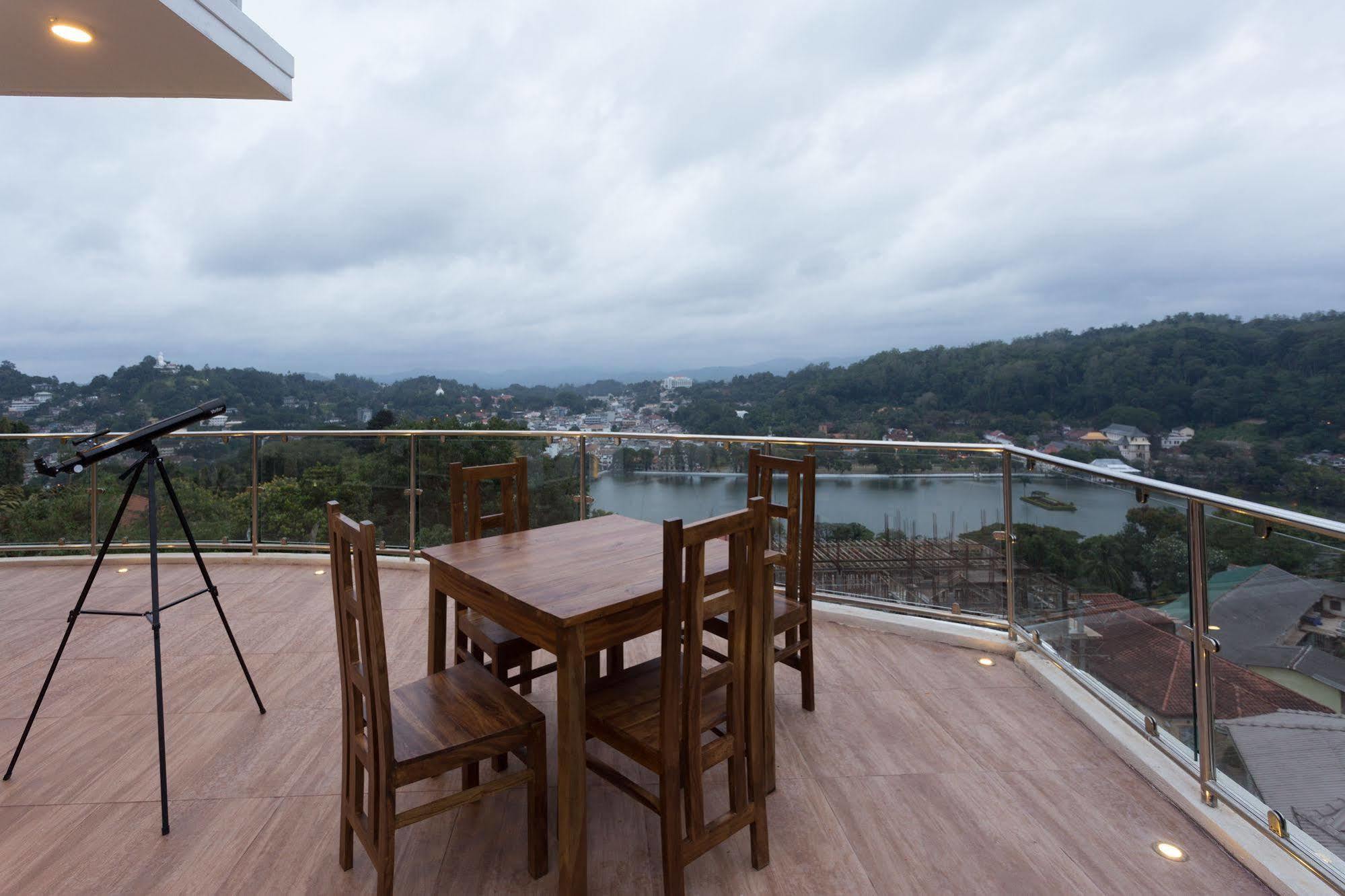 Sandriana Lake View Hotel Kandy Exteriör bild