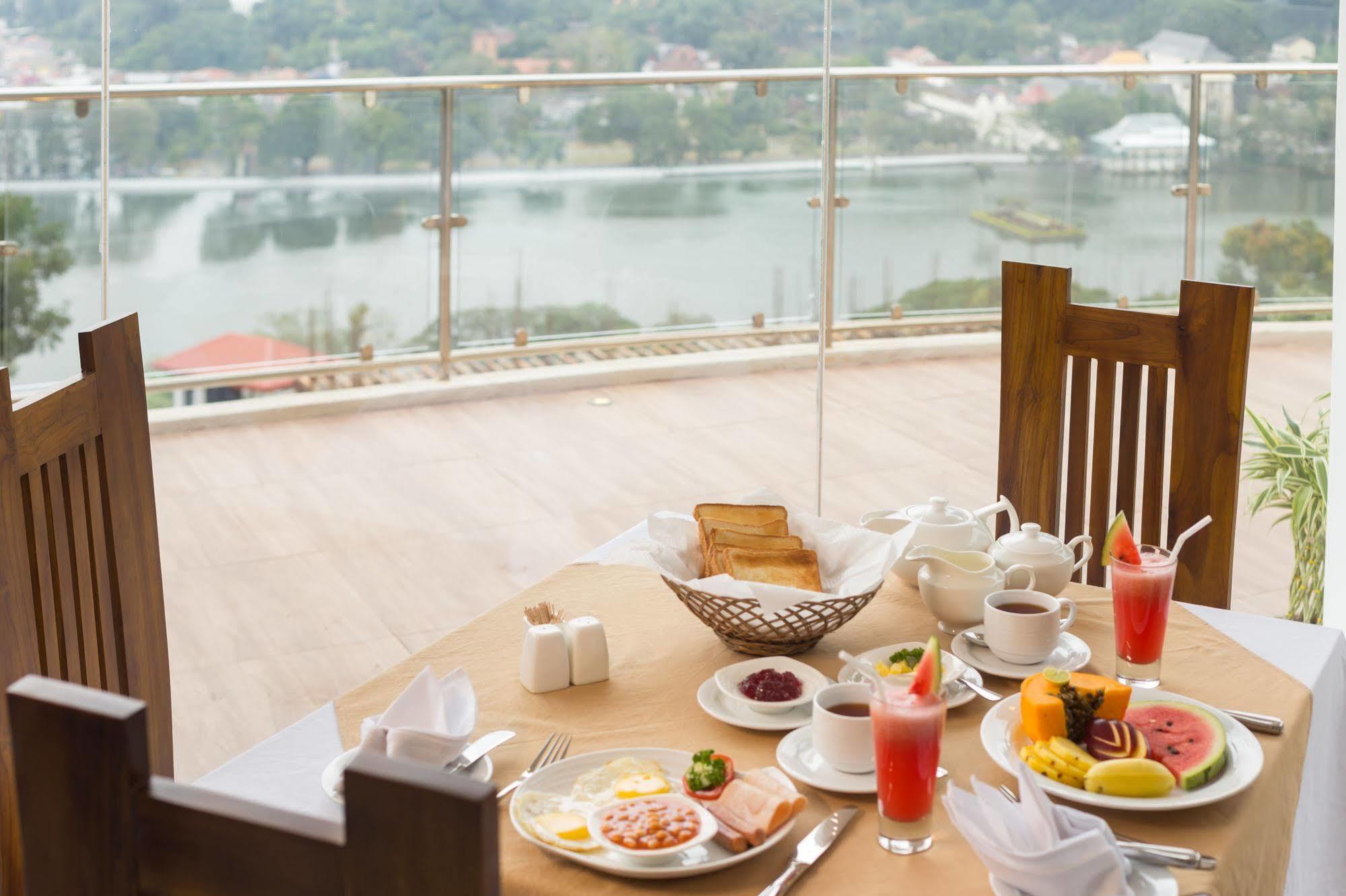 Sandriana Lake View Hotel Kandy Exteriör bild