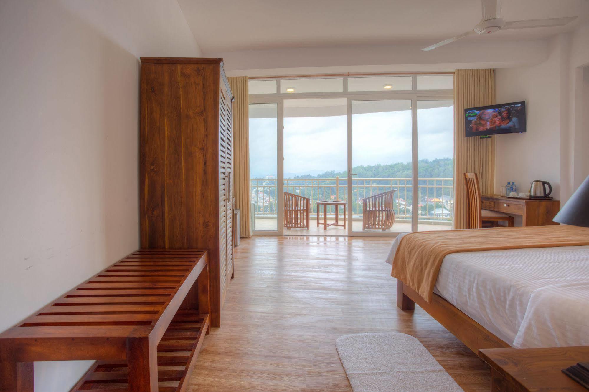 Sandriana Lake View Hotel Kandy Exteriör bild