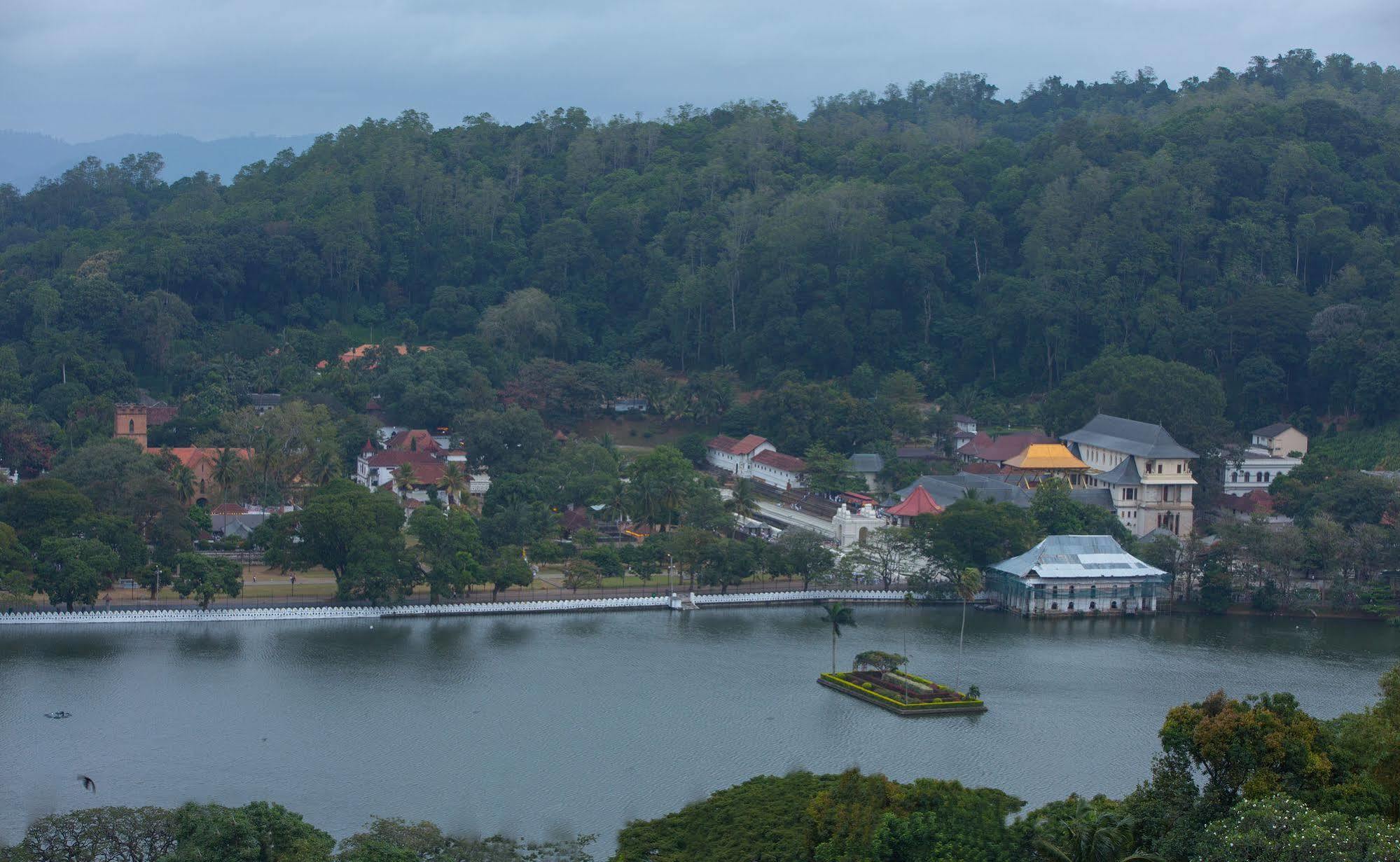 Sandriana Lake View Hotel Kandy Exteriör bild
